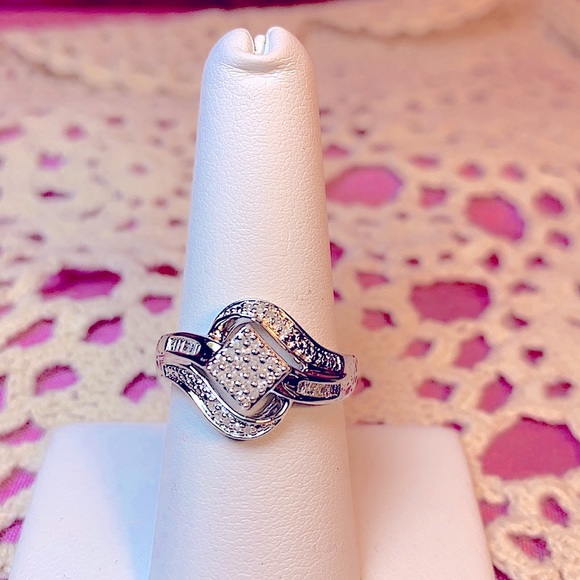 0.15ctw Round White Diamond Ring - Picture 5 of 15